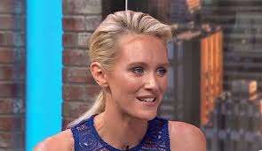 Nicky whelan at a first glance, nicky whelan's large gorgeous round earrings appear as being part of her hairstyle. Nicky Whelan On Filming Commercials With George Clooney People Com
