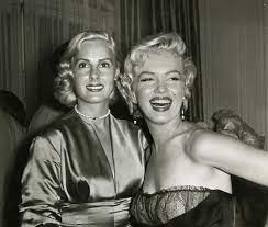 Marilyn Monroe Together With A Friend Taken At A Party Marilyn Monroe Gif Marilyn Monroe Photos Marilyn Monroe