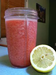 Strawberry Lemon Detox Drink Works Well Makes You Feel Less Bloated 1 Cup Of Fresh Or Frozen Strawberries 1 4 Of A L Lemon Detox Healthy Drinks Detox Drinks