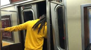 Is the r train running? See It Door Opens On Nyc Subway Train On Manhattan Bridge New York Daily News