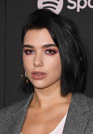 Another trend townsend sees coming is a dark root, just like you've seen on dua lipa and billie eilish. Dua Lipa Bob Dua Lipa Hair Looks Stylebistro