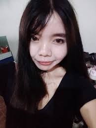 Light skin girls tap in .. who wear makeup