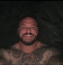 Does anyone know a Maureen￼ Keller? I have a package that belongs to her.