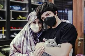 Jika kamu memakai komputer, jangan lupa gunakan. Kucing Aurel Hermansyah Kece Pakai Baju Branded Harganya Bikin Minder Dewiku Com