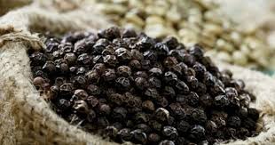 Poivre Noir Ses Bienfaits Et Proprietes Sur La Sante Poivre Aide Minceur Huiles Essentielles