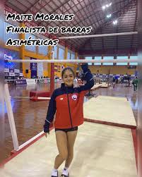 Excelentes noticias nos llegan el primer día de competencia en Sucre 🇧🇴  Las gimnastas chilenas hicieron una linda competencia y tenemos finalistas  Barras Maite Morales @maite_1303 Mayra Pereira Salto Maite Morales Colomba