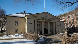 Oslo børs hentet inn mye av den kraftigste nedgangen i timene før stengetid. Flere Privatpersoner Eier Aksjer Pa Oslo Bors