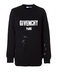 Paired with graceful trousers and just a chain mail scarf, a black version of that coat was one of a number of compelling looks for after dark. Givenchy Sweatshirt Und Pullover Schwarz Sweatshirts Und Pullover 7705485001