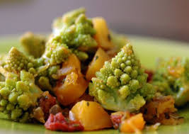 Poelee De Legumes Sucrine Du Berry Et Chou Romanesco Aux Tomates Sechees Thym Graines Variees Et Chou Romanesco Chou Romanesco Recette Cuisine Vegetarienne