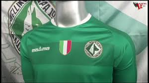 L'avellino calcio è assurta agli onori della cronaca sportiva nel 1978, con l' indimenticabile promozione in serie a, la storia calcistica della squadra di calcio avellinese cominciò nel 1912, anno di fondazione del sodalizio biancoverde. Avellino Calcio Nuova Divisa 2019 2020 Youtube