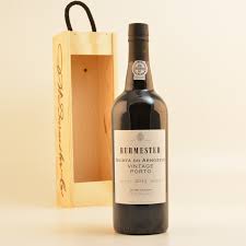 The earliest known reference to a style of port with this name in a merchant's list is to be found in the wine society's catalogue from 1964, which includes fonseca's quinta milieu 1958, bottled in the uk. Was Ist Portwein Und Wie Trinkt Man Einen Portwein Schnapsblatt