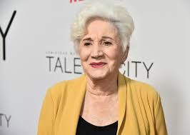 1988 oscars olympia dukakis on moonstruck: Xuve94pyvd82lm