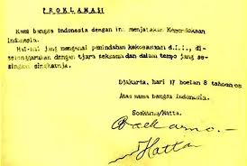 Soekarno adalah orang yang menulis teks proklamasi kemerdekaan ri pada dini hari, jumat tanggal 17 agustus 1945 di rumah laksamana tadashi maeda, jalan meiji dori, sekarang dikenal dengan nama jalan imam bonjol nomor 1, jakarta pusat. Isi Teks Proklamasi Sejarah Makna Perumusan Penyusun Dll