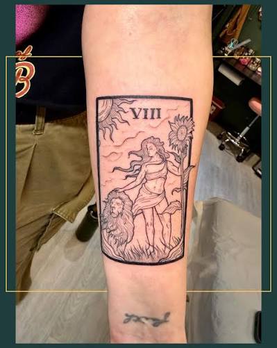 𝐒𝐓𝐑𝐄𝐍𝐆𝐓𝐇 𝐂𝐀𝐑𝐃 𝐅𝐎𝐑 𝐋𝐈𝐀𝐍𝐀 The only clear directives Liana  had for her custom Strength tarot card were that there be the traditional  elements of a lion and a badass woman. Happy to
