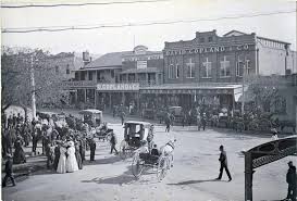 Wagga Wagga In The Riverina Region Of New South Wales Outside The Courthouse At The Corner Of Fitzmaurice And Stu Australia History New South Wales Wagga Wagga