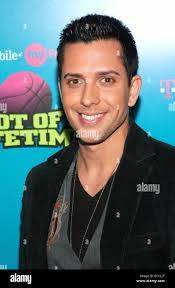 Daniel Divincenzo's Instagram, Twitter & Facebook