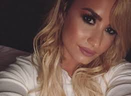 Demi lovato recreates hospital scene from her 2018 overdose in 'dancing with the devil' music video sneak peek. Demi Lovato Ist Wieder Blond Starzip