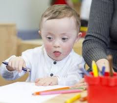 Dies ist ein allmählicher prozess und erst ab ungefähr woche 11 wird es möglich, überhaupt einen unterschied zwischen den geschlechtern zu erkennen. Kleinwuchsige Kinder