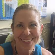 Laura Kovach (@laur_librarian)