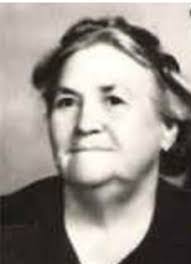 Lorena Barton's Instagram, Twitter & Facebook