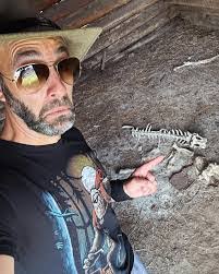 Alan Osterhout's Instagram, Twitter & Facebook