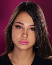 Laura Dorado's Instagram, Twitter & Facebook