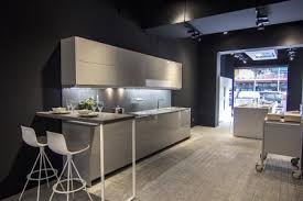 Este es un gran centro comercial en barcelona que tiene muchas tiendas con excelentes precios, al igual que los restaurantes. Nuevo Showroom Para Ver Y Para Probar Las Cocinas De Santos En Barcelona