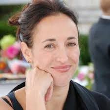 Julie Farris's Instagram, Twitter & Facebook