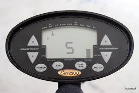 The most difficult aspects of metal detecting have been automated. Bounty Hunter Elite 2200 Vs Bounty Hunter Land Ranger