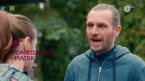 Cieplak i jego żona postanawiają odwiedzić ulę. Brzydula 2 124 128 Youtube