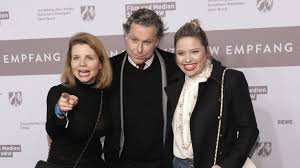 We did not find results for: Dirk Borchardt Privat Deshalb Knutscht Der Schauspieler Mit Caroline Und Annette Frier News De