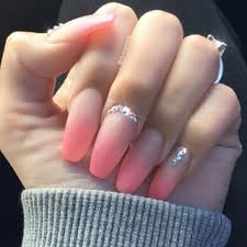La pedicura se puede llevar a cabo en casa con algo de práctica. Instagrin Pink Nails Pastel Pink Nails Gem Nails