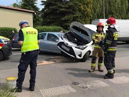 Mężczyzna nie przeżył po uderzeniu element konstrukcji. Niecodzienny Wypadek W Katowicach Osobowka Wjechala Na Osobowke Zobacz Zdjecia Katowice Nasze Miasto