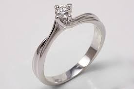 Un diamante di estremo valore, è perfetto per regali di nuova nascita, anniversari di matrimonio o per un fidanzamento ufficiale. Anello Solitario Con Diamante Taglio Brillante Ct 0 23 Biffi Gioielli