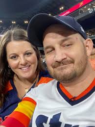 Astros win after late flight arrival