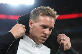 Bayern münih'in rb leipzig teknik direktörü julian nagelsmann ile anlaşmaya vardığı iddia edildi. Gezupfte Augenbrauen Make Up Und Kragennadel Nagelsmann Macht Gestandnis