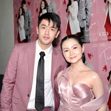 Tình yêu đang lên sóng tại đêm công chiếu 'That Kind of Love' ✨ Barbie  Forteza và David Licauco đã làm tan chảy trái tim tại #TKLRedCarpetPremiere  💗 Hãy chắc chắn rằng
