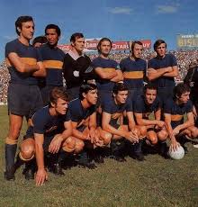 Una formacion de Boca Juniors 1971 arriba; Roberto Rogel, Julio Melendes, Ruben Sanchez, Ruben Suñe, Norberto Madurga y Armando Ovide abajo; Jorge Coch, Antonio Cabrera, Hugo Curioni, Nicolas Novello y Anibal Roberto