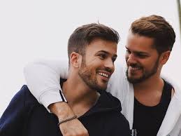 Mickael carreira (dourdan, frança, 3 de abril de 1986), nome artístico de mickael antunes é um cantor e letrista português de música pop latino. Cintra Torres Lanca Bicada Aos Irmaos Carreira Ha Males Que Vem Por Bem
