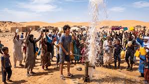 Adiós a la sequía: una joven de 14 años crea la solución perfecta para «producir» agua en el desierto