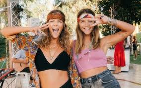 This soap opera follows the daily routine of a group of portuguese teenagers and their problems. Mariana E Margarida Martinho Veja Como Estao As Gemeas 14 Anos Depois Dos Morangos Com Acucar Fotos Vip Pt