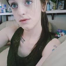 Ariel Robertson's Instagram, Twitter & Facebook