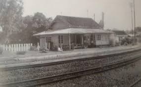Kereta api adalah suatu bentuk transportasi, kereta api yang terdiri dari serangkaian kendaraan yang terhubung yang umumnya berjalan di sepanjang jalur kereta api. Mewarnai Indonesia Jelajah Heritage Di Stasiun Maguwo Lama Kumpulan Emak Blogger