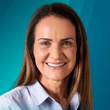 É Notícias parabeniza Andreia Xavier, ex-prefeita de Dias d'Ávila e esposa  do deputado federal