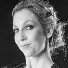 Lisa Gray's Instagram, Twitter & Facebook