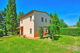 Soprannominato picchio (trottola in romanesco), vinse a livello di club uno scudetto, due edizioni della coppa italia, una coppa mitropa e una coppa delle fiere in quasi vent'anni di carriera professionistica. Villa Picchio Ferienhaus Zu Mieten In Castel San Gimignano In Der Toskana 12 Schlafplatze Und 4 Schlafzimmer Ferienvilla In Castel San Gimignano Chianti Toskana Italien