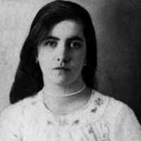 Ester Diaz's Instagram, Twitter & Facebook