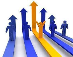 مهام ومهارات مدير المبيعات والتسويق مدير المبيعات والتسويق الإستراتيجى ؛  يقوم بتحديد الأهداف والرؤية والرسالة الإستراتيجية للشركة وتحليل البيئة  التنظيمية الداخلية والخارجية للتعرف على مواطن القوة والضعف والفرص  والتهديدات فى إدارة التسويق