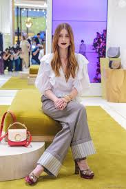 Enfim, marina ruy barbosa assumiu o namoro com guilherme mussi e foi nas redes sociais após uma troca de elogios fofos com a irmã do deputado federal, anna bertozzi. Marina Ruy Barbosa Usa Office Look Girlie Em Evento Com Famosas Vejas As Trends Em 2021 Marina Ruy Barbosa Ideias Fashion Moda