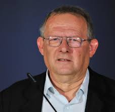 Polish democracy in the crosshairs. Adam Michnik Angela Merkels Haltung In Der Fluchtlingsfrage Ist Klug Welt